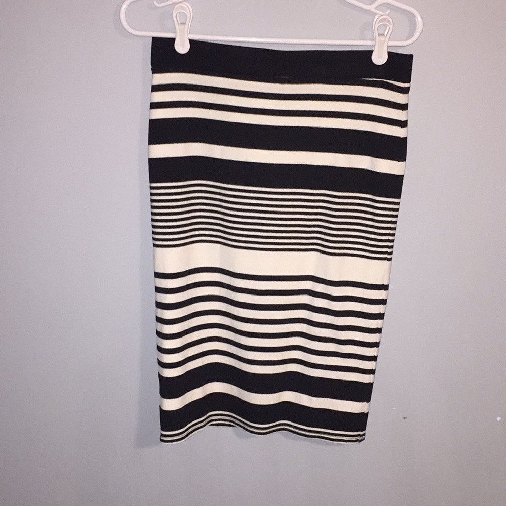 D27.  Trina Turk Adelisa skirt